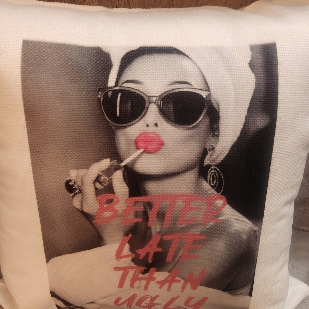 Artistic White Cushion with Iconic Prints. 18x18 Hand Crafted. NEW - Picture 4 of 5